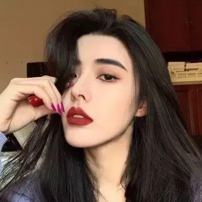 月光藏在他眼底